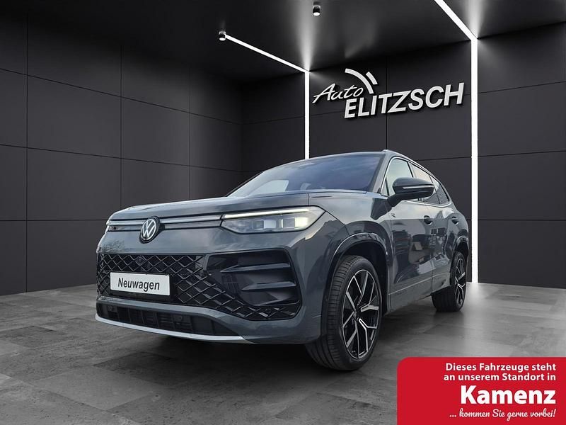 Delfingrau metallic Neu 2025 VW Tayron R-line SUV | 67.450 € (Teuer) - Bild 1/4