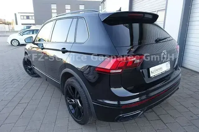 Gebraucht VW Tiguan R-line 150 PS (110 kW) 2022 Schwarz SUV