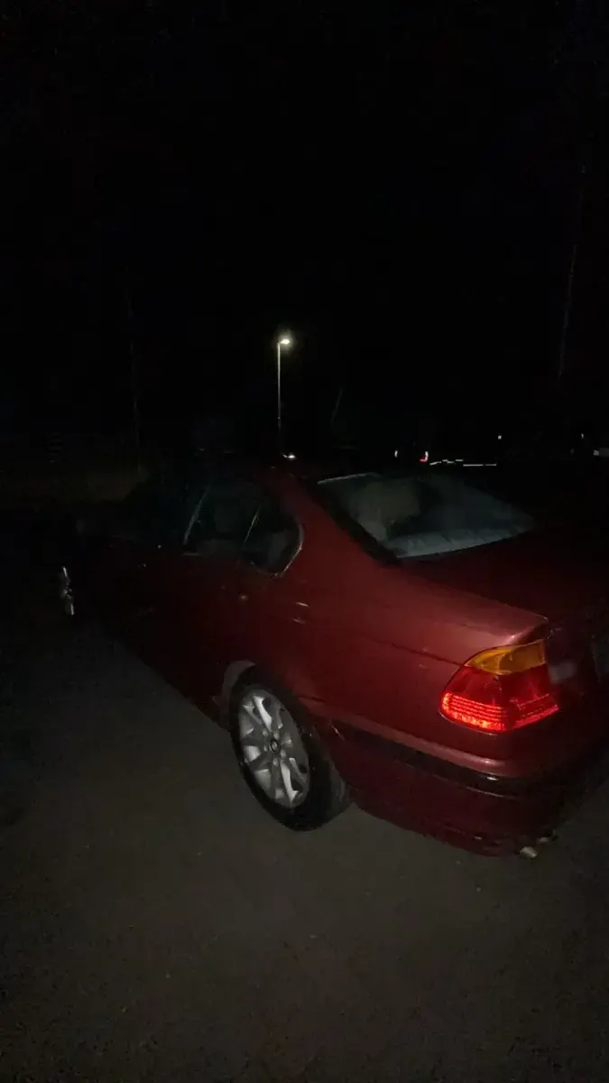 Używany BMW 320 Basis 170 KM (125 kW) 2001 Czerwony Sedan/Limuzyna