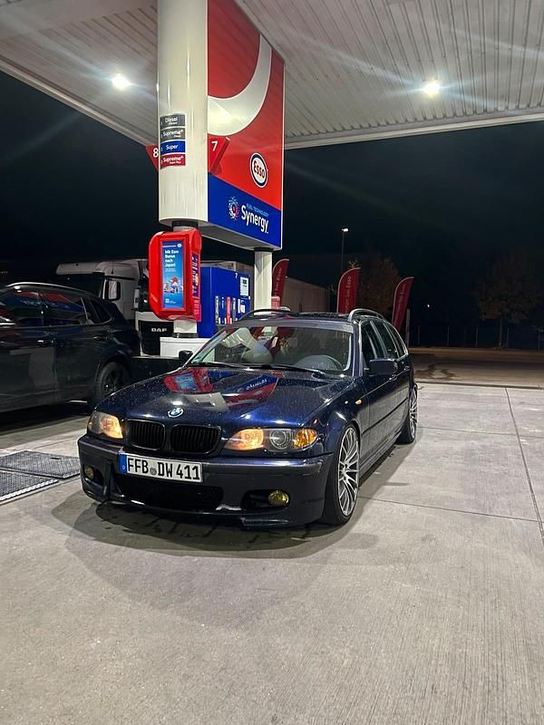Blau Gebraucht 2002 BMW 330 Kombi | 5.500 € - Bild 1/4