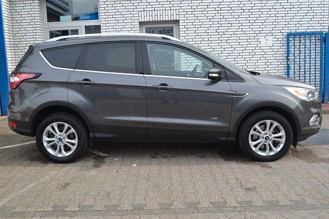 Gebraucht Ford Kuga Titanium 150 PS (110 kW) 2017 Grau SUV