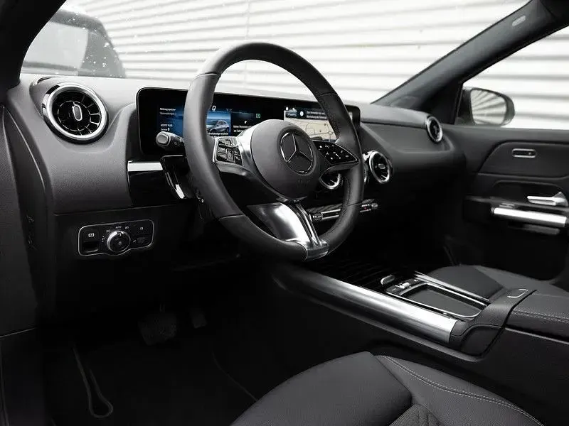 Gebraucht Mercedes GLA220 Progressive 190 PS (139 kW) 2025 Unilack polarweiß SUV