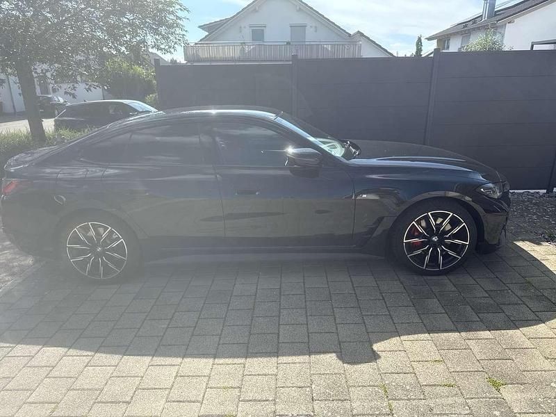 Schwarz Gebraucht 2022 BMW 420 Sport Line Coupé | 37.299 € (Fairer Preis) - Bild 1/4