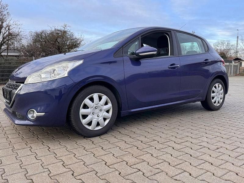 Blau Gebraucht 2012 Peugeot 208 Active Kleinwagen | 4.499 € (Fairer Preis) - Bild 1/4
