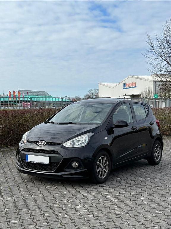 Gebraucht Hyundai i10 87 PS (63 kW) 2015 Schwarz Kleinwagen