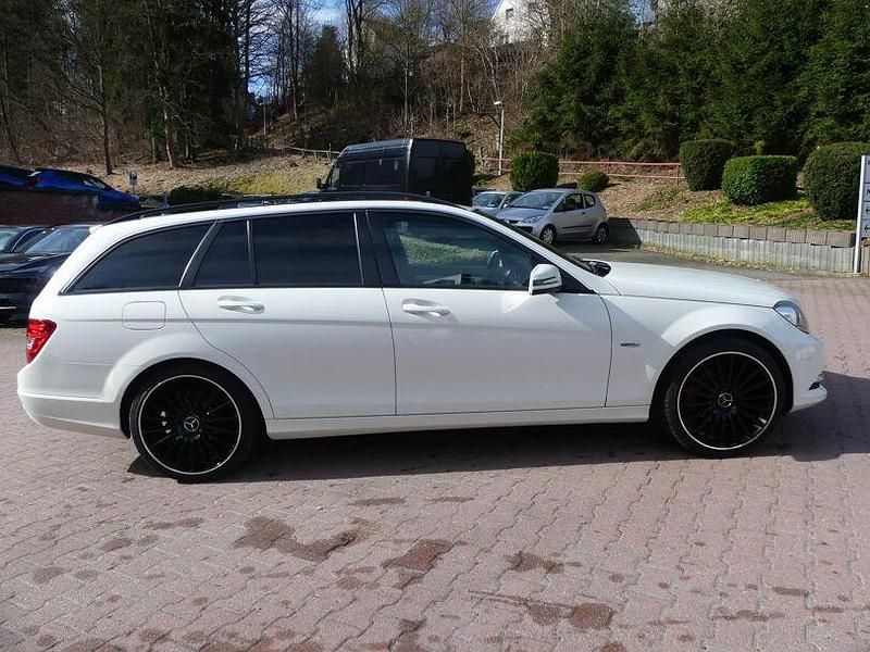 Gebraucht Mercedes C180 156 PS (114 kW) 2012 Weiß Kombi