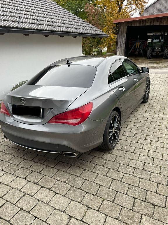 Grau Gebraucht 2014 Mercedes CLA250 Urban Limousine | 19.900 € (Fairer Preis) - Bild 1/4