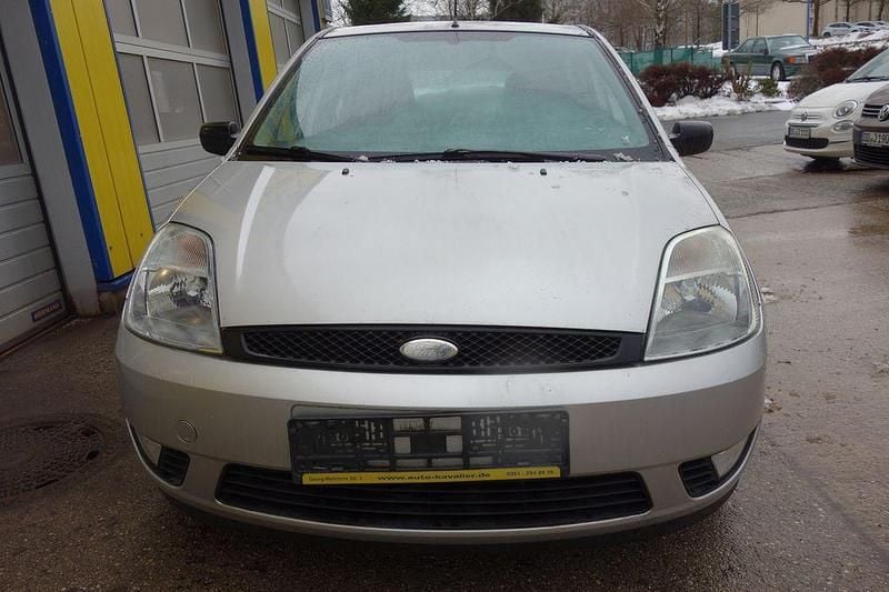 Gebraucht Ford Fiesta Futura 68 PS (50 kW) 2004 Silber Kleinwagen