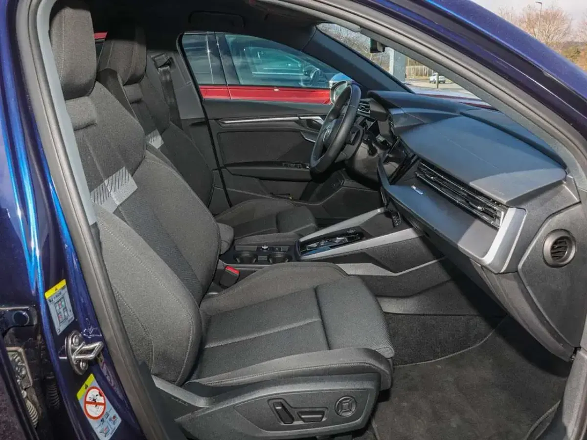 Gebraucht Audi A3 S-Line 150 PS (110 kW) 2025 Navarrablau metallic Limousine