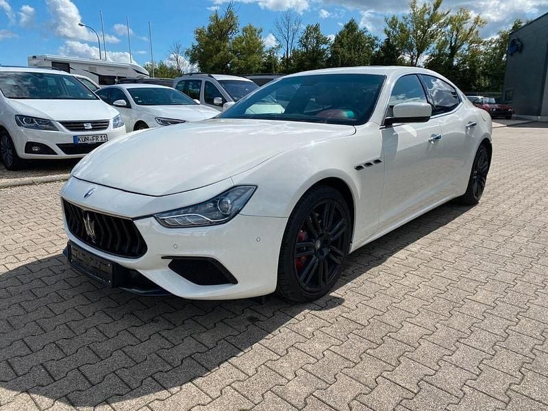 Weiß Gebraucht 2015 Maserati Ghibli Coupé | 19.990 € - Bild 1/4