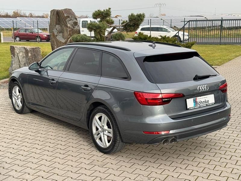 Gebraucht Audi A4 Basis 218 PS (160 kW) 2016 Grau Kombi