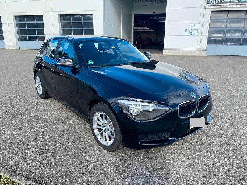 Schwarz Gebraucht 2013 BMW 116 Sport Line Kleinwagen | 8.900 € (Fairer Preis) - Bild 1/4