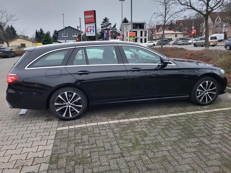 Gebraucht Mercedes E300 305 PS (224 kW) 2020 Schwarz Kombi