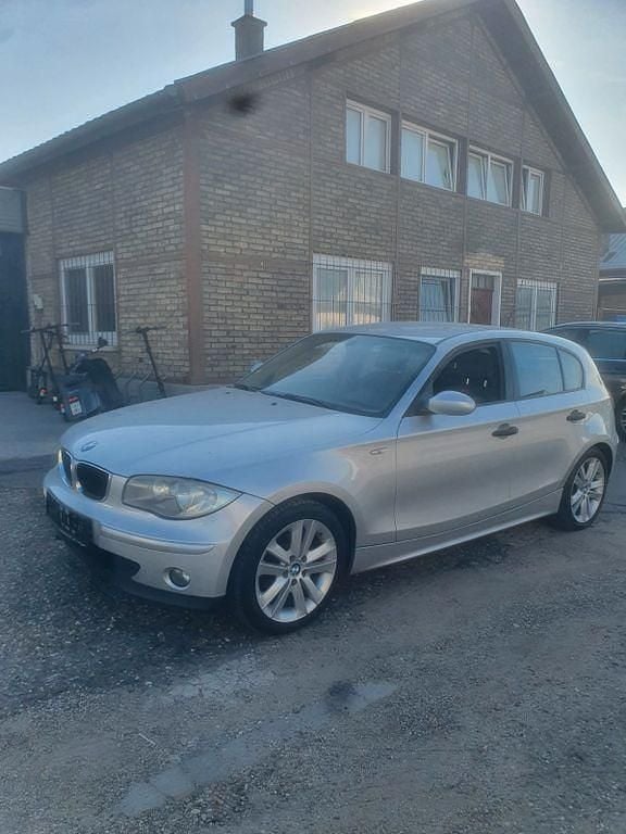 Silber Gebraucht 2005 BMW 116 Kleinwagen | 3.500 € (Fairer Preis) - Bild 1/4