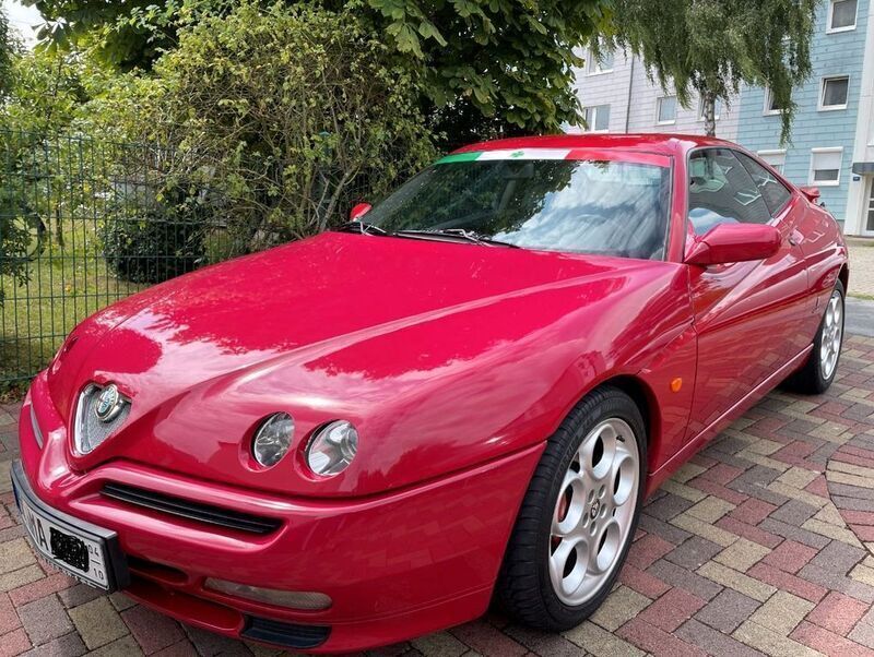 Rot Gebraucht 2001 Alfa Romeo GTV Coupé | 14.500 € (Etwas zu teuer) - Bild 1/4