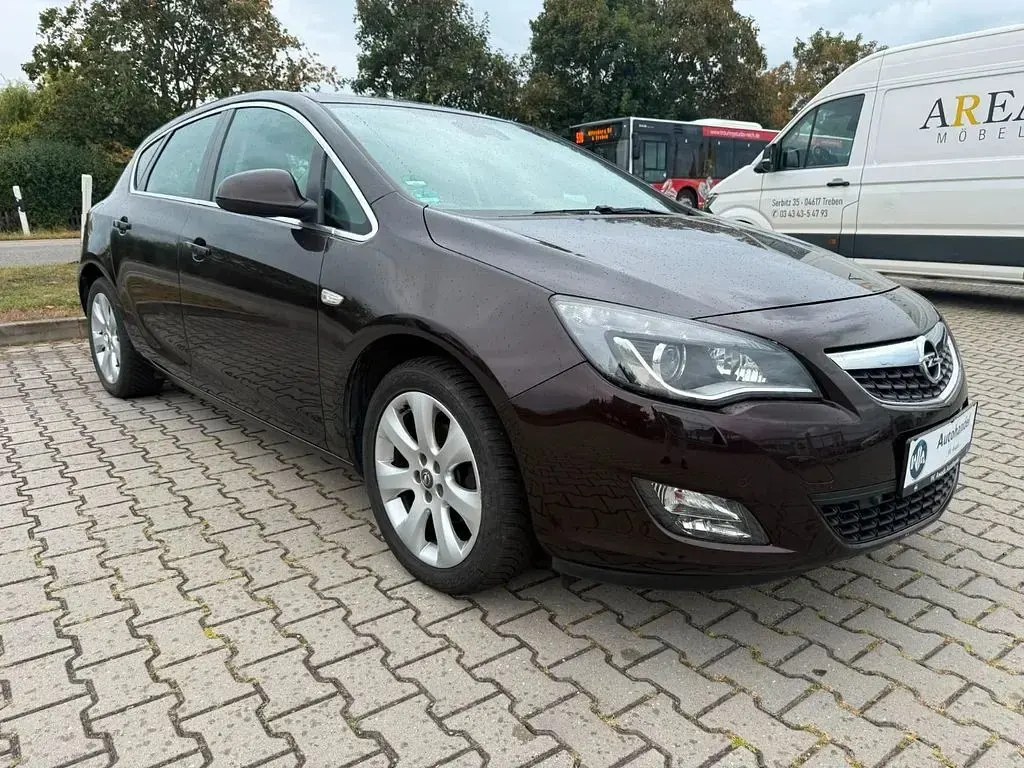 Gebraucht Opel Astra Innovation 140 PS (102 kW) 2012 Braun Limousine