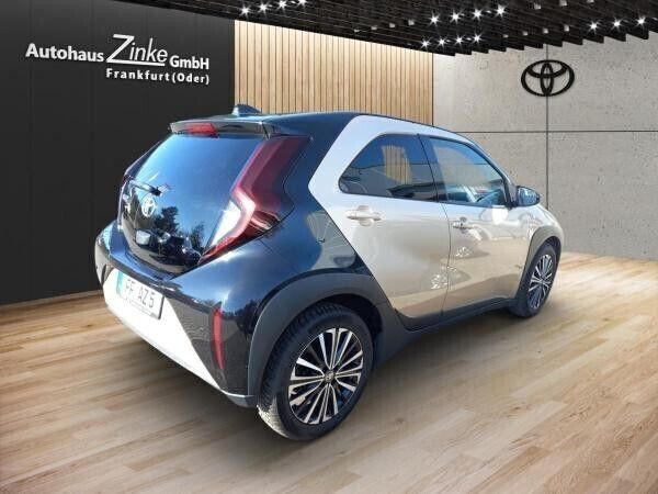 Gebraucht Toyota Aygo X Comfort 72 PS (52 kW) 2024 Schwarz (ginger beige (4u9)/ black mica (209)) SUV