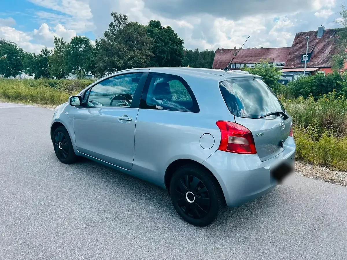 Gebraucht Toyota Yaris 69 PS (50 kW) 2006 Grau Kleinwagen