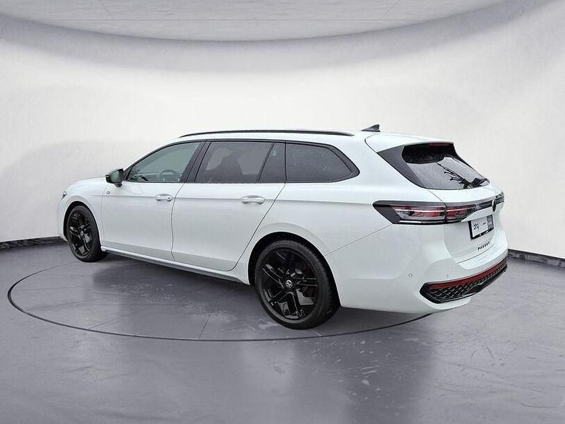 Gebraucht VW Passat R-line 150 PS (110 kW) 2025 Weiß Kombi