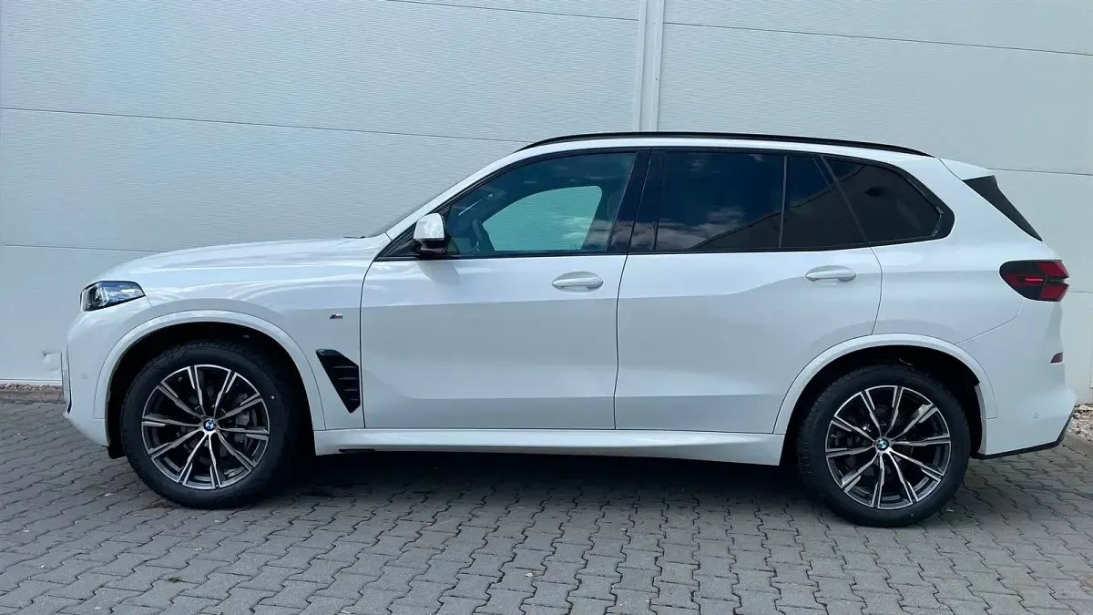 Gebraucht BMW X5 Comfort Edition 286 PS (210 kW) 2025 Alpinweiß uni SUV