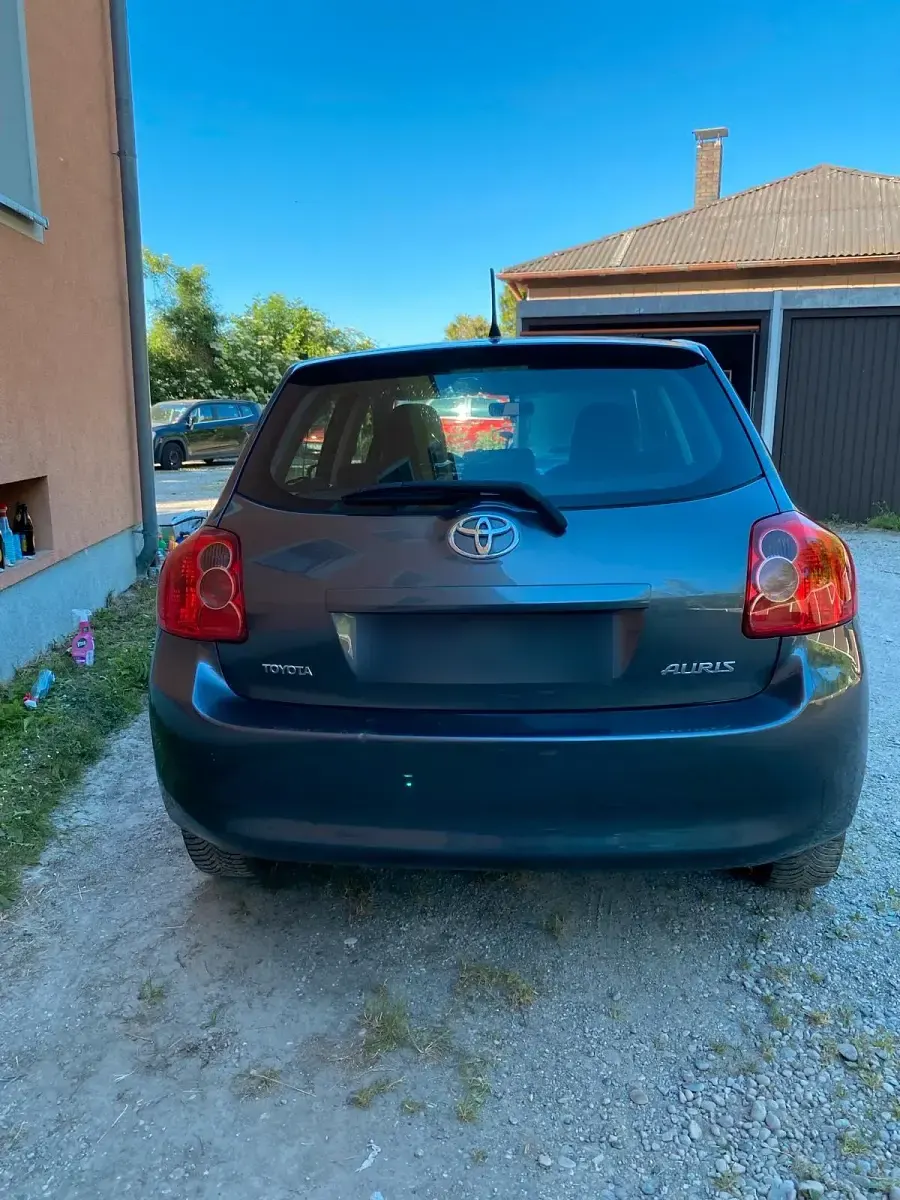 Gebraucht Toyota Auris 97 PS (71 kW) 2007 Grau Kleinwagen