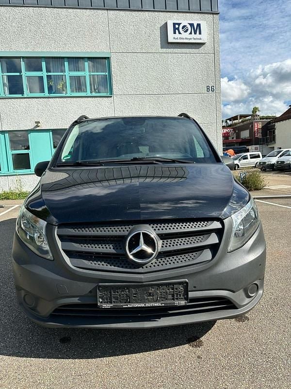 Schwarz Gebraucht 2015 Mercedes Vito Van / Kleinbus | 16.000 € - Bild 1/4