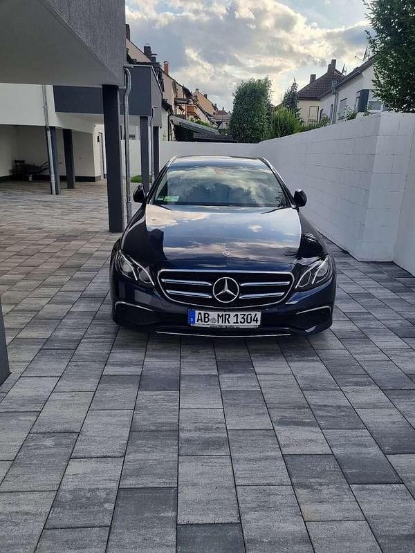 Blau Gebraucht 2019 Mercedes E200 Kombi | 25.000 € (Fairer Preis) - Bild 1/4