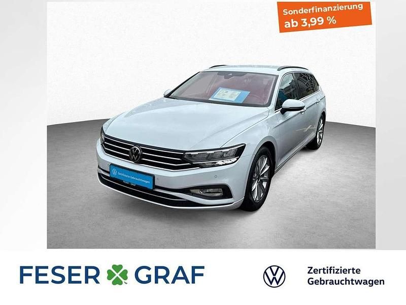 Gletscherweiß Gebraucht 2023 VW Passat R-line Kombi | 25.950 € (Superpreis) - Bild 1/2