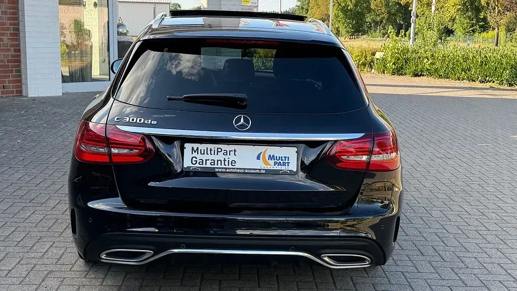 Gebraucht Mercedes C300e AMG 194 PS (142 kW) 2020 Schwarz Limousine