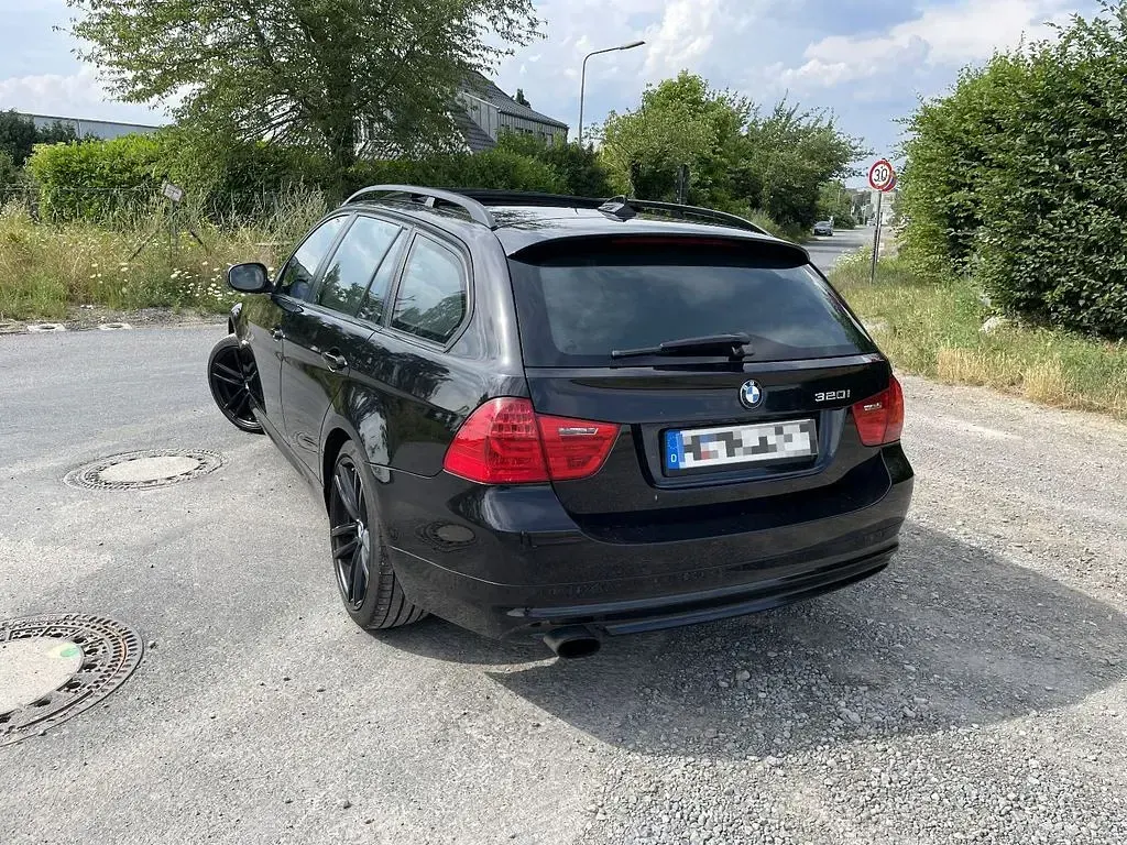 Gebraucht BMW 320 Sport Line 170 PS (125 kW) 2009 Schwarz Kombi