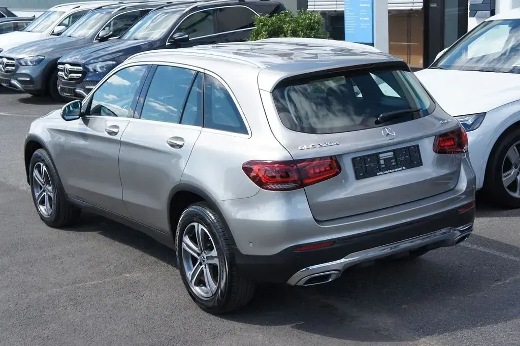 Gebraucht Mercedes GLC220 194 PS (142 kW) 2021 Mojavesilber SUV