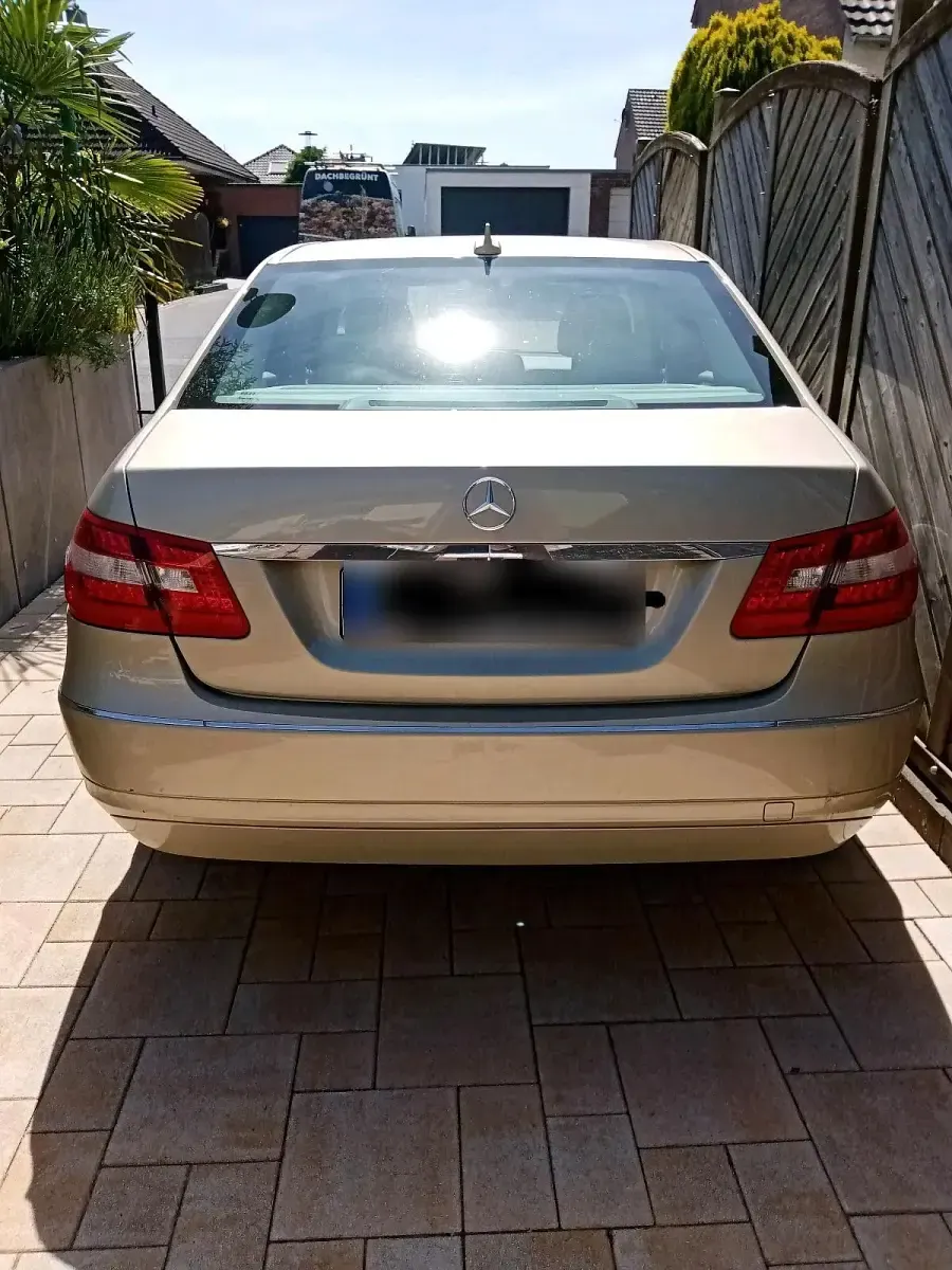 Gebraucht Mercedes E250 205 PS (150 kW) 2010 Gelb Limousine