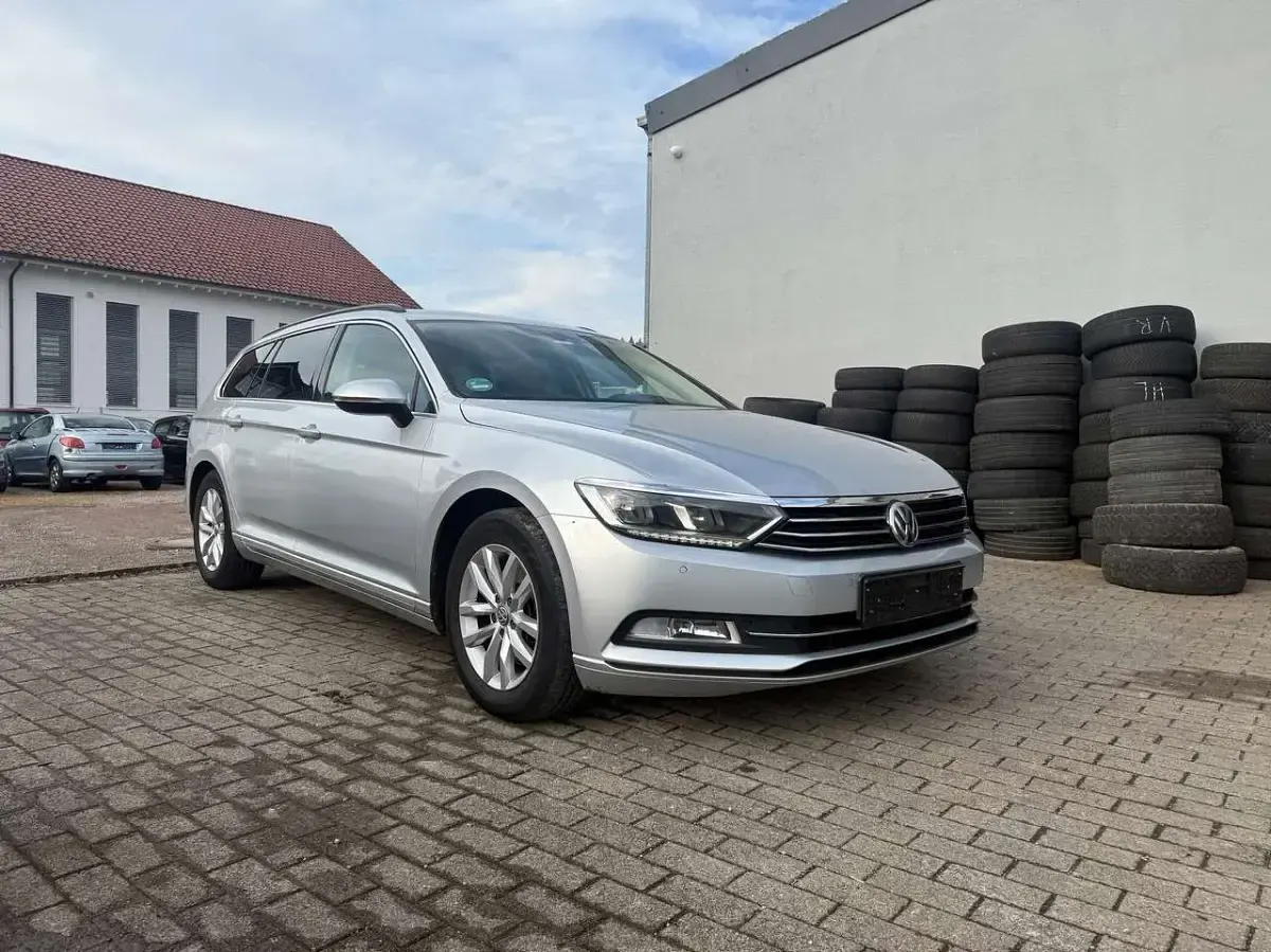Gebraucht VW Passat Comfortline 150 PS (110 kW) 2016 Reflexsilber metallic Kombi