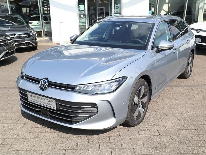 Gebraucht VW Passat Business 150 PS (110 kW) 2025 Oyster silver metallic Kombi