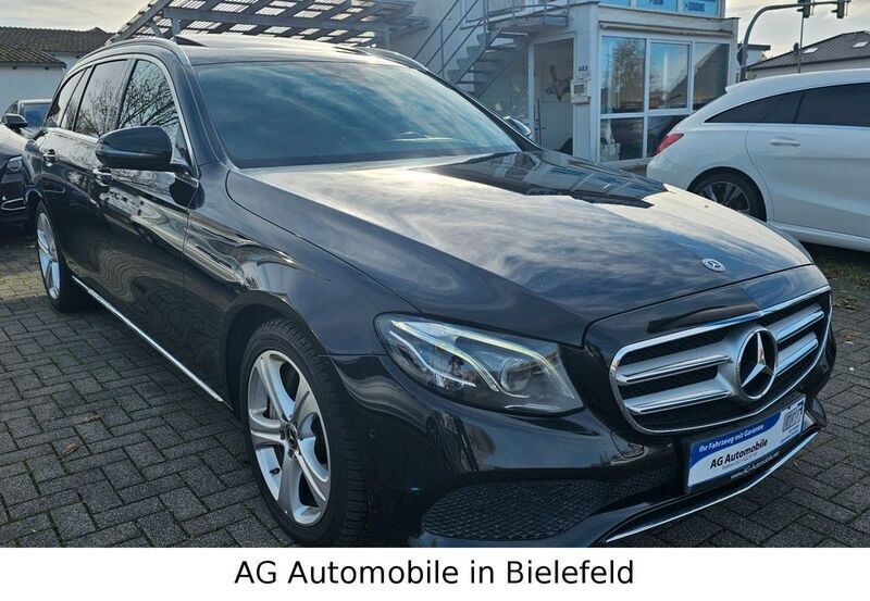 Obsidianschwarz metalliclack Gebraucht 2017 Mercedes E350 Avantgarde Kombi | 17.899 € (Guter Preis) - Bild 1/4
