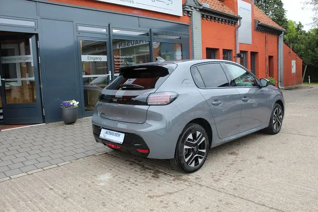 Neu Peugeot e-208 Allure 114 kW (156 PS) 2026 Grau Kleinwagen