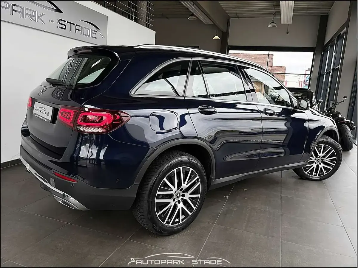 Gebraucht Mercedes GLC300 245 PS (180 kW) 2021 Blau SUV
