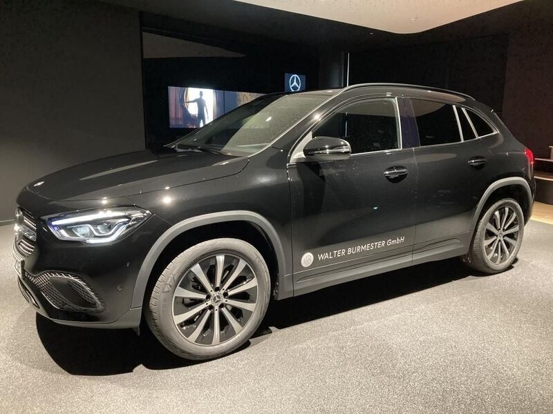 Schwarz Gebraucht 2023 Mercedes GLA250 Night SUV | 40.490 € (Fairer Preis) - Bild 1/4