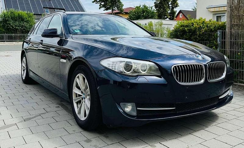 Blau Gebraucht 2011 BMW 520 Kombi | 10.999 € (Fairer Preis) - Bild 1/4