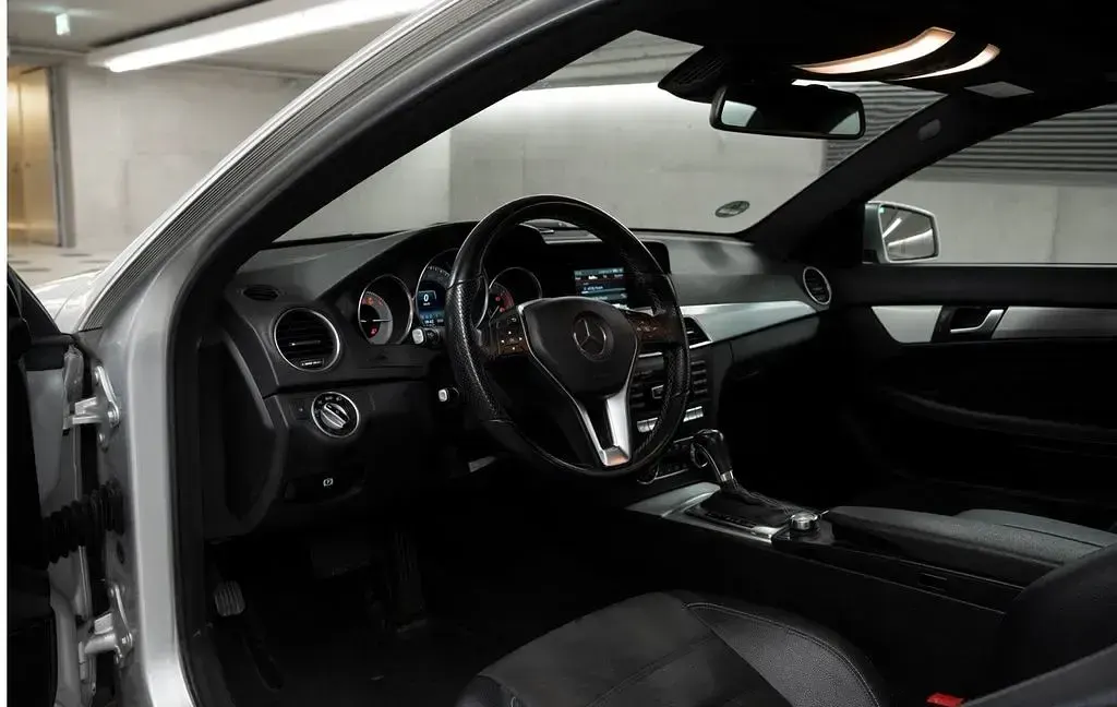 Gebraucht Mercedes C220 AMG 170 PS (125 kW) 2014 Silber Coupé
