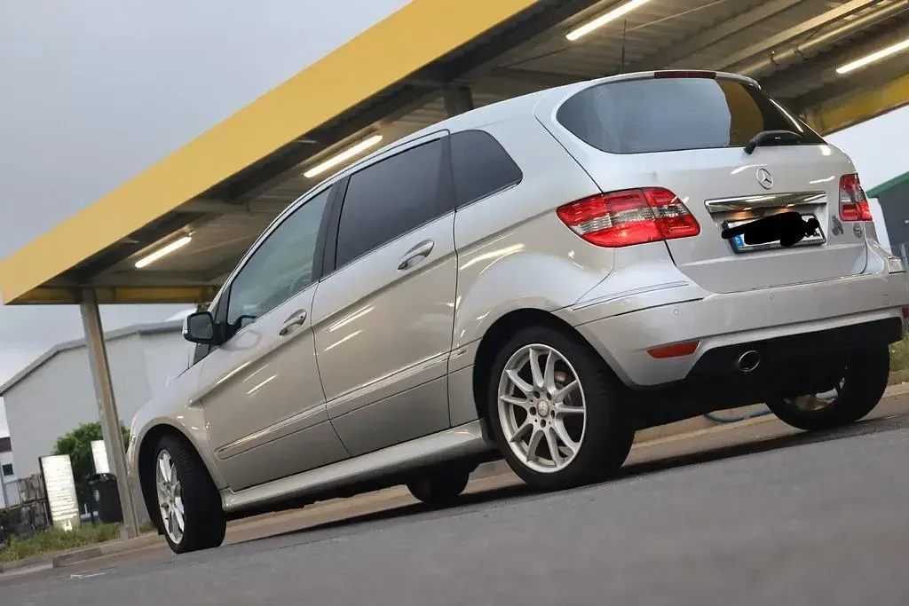 Gebraucht Mercedes B160 95 PS (69 kW) 2009 Silber Van / Kleinbus