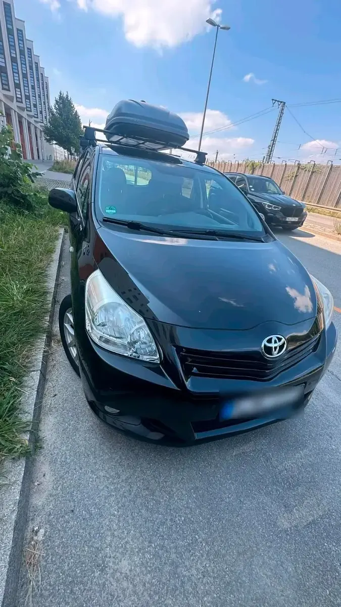 Gebraucht Toyota Verso 124 PS (91 kW) 2013 Schwarz Van / Kleinbus
