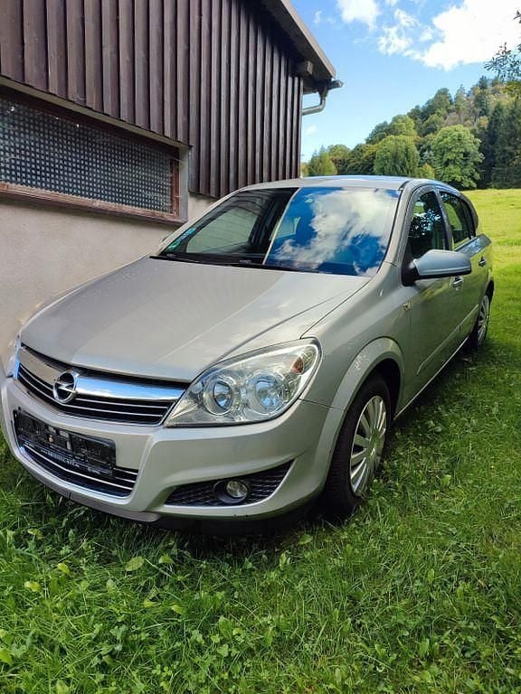 Grau Gebraucht 2007 Opel Astra Limousine | 999 € (Superpreis) - Bild 1/4