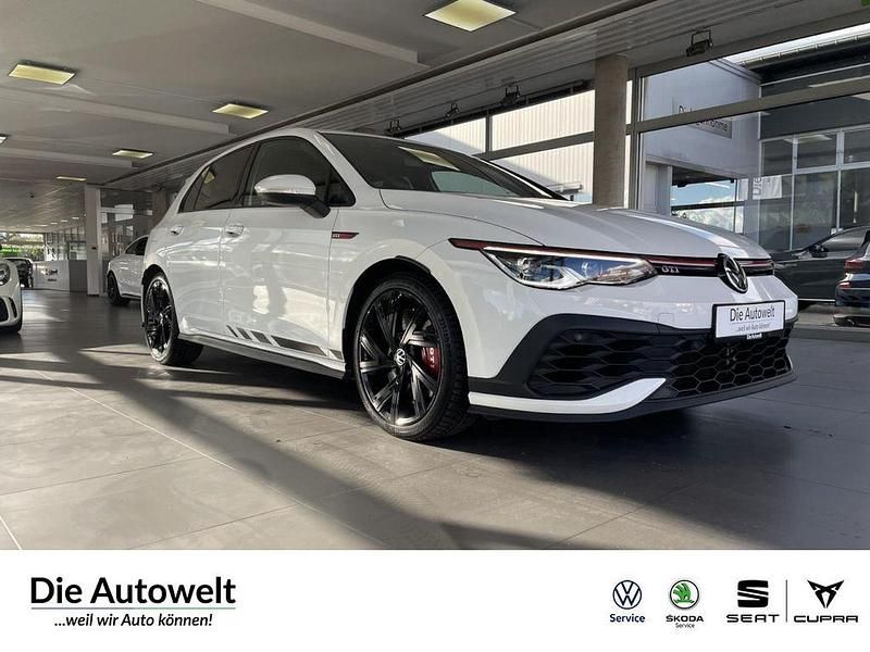Pure white (weiß) Gebraucht 2022 VW Golf VIII GTI Clubsport Limousine | 30.890 € (Guter Preis) - Bild 1/4