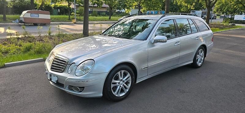 Silber Gebraucht 2007 Mercedes E320 Avantgarde Kombi | 5.500 € (Fairer Preis) - Bild 1/4