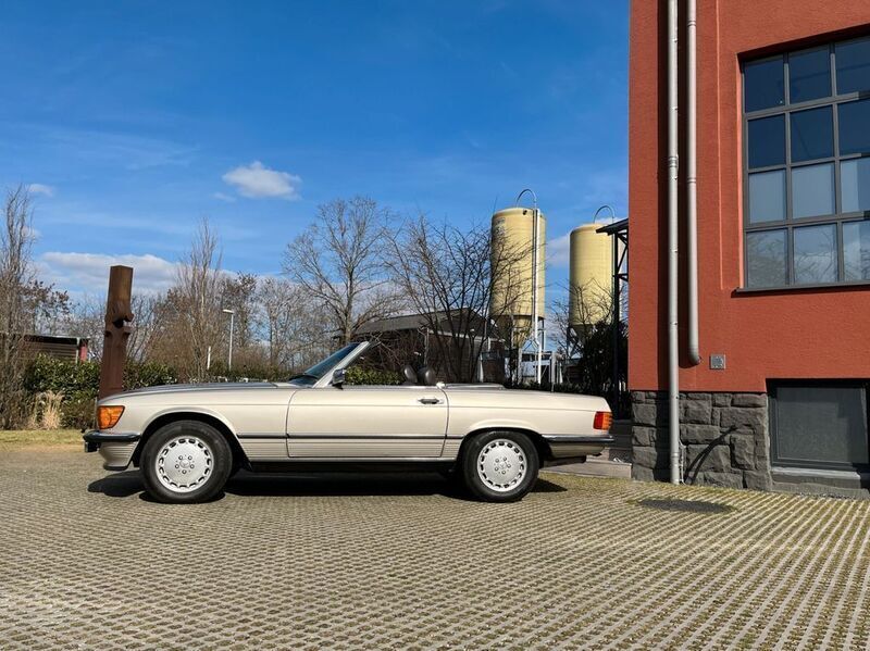 Gebraucht Mercedes 560 227 PS (166 kW) 1987 Beige Cabrio