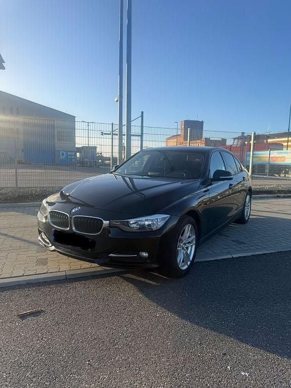 Gebraucht BMW 316 Sport Line 136 PS (100 kW) 2013 Schwarz Limousine