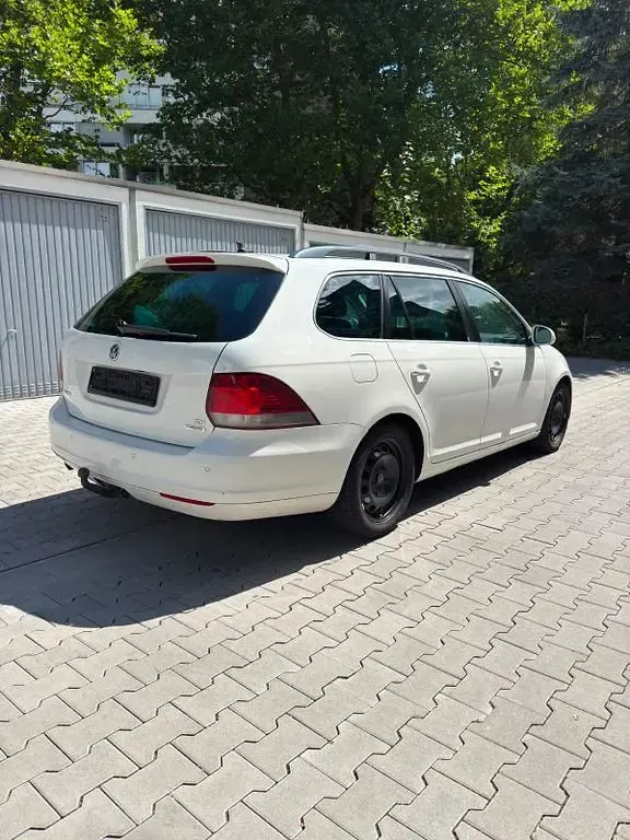 Gebraucht VW Golf VI Comfortline 105 PS (77 kW) 2010 Weiß Kleinwagen