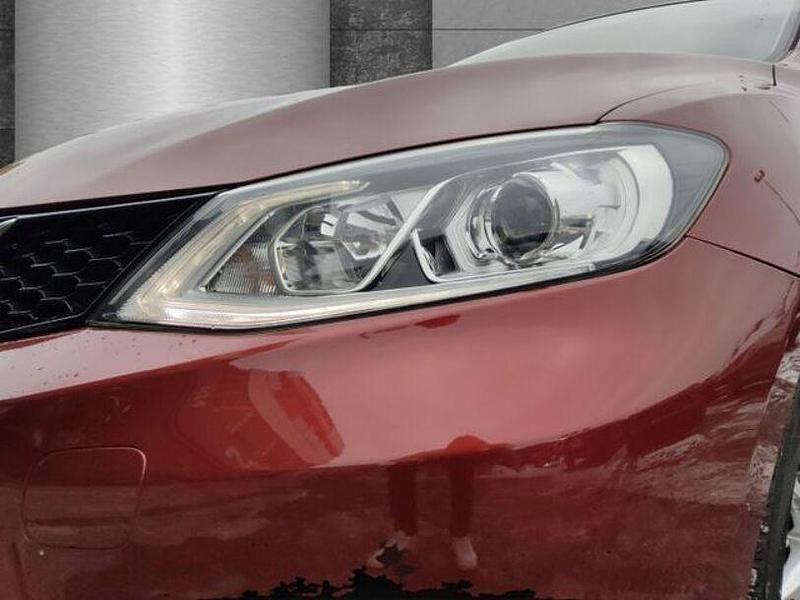 Gebraucht Nissan Pulsar Tekna 116 PS (85 kW) 2018 Force red metallic Kleinwagen
