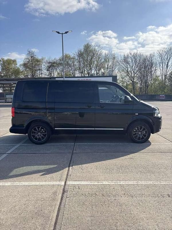 Gebraucht VW Multivan Comfortline 179 PS (131 kW) 2011 Schwarz Van